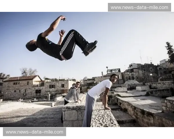 灰熊的“黑白童话”：2011年，当黑白双雄搅动圣城，一场青春风暴如何改写季后赛格局